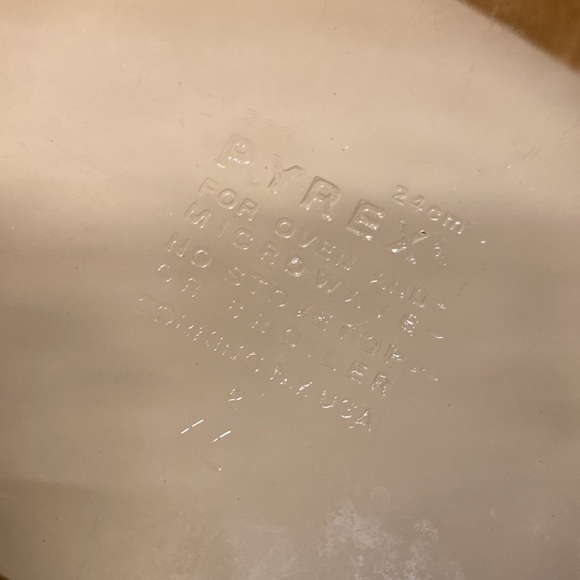 Pyrex Pie Plate - Picture 3 of 7